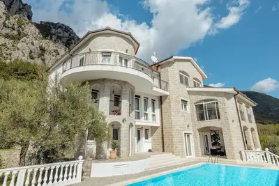 Image de Superbe maison à Herceg Novi avec WiFi