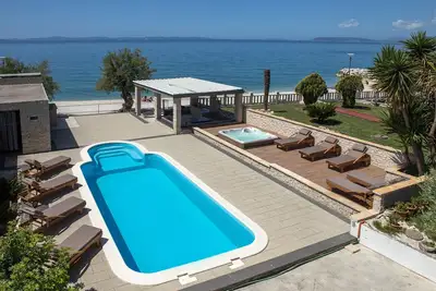 Image de Belle maison à Podstrana avec jacuzzi
