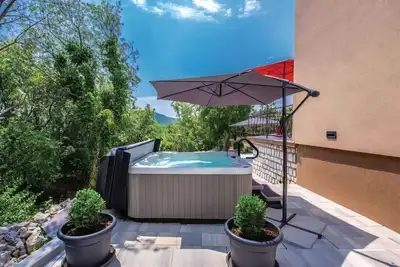 Image de Maison de vacances avec jacuzzi et air conditionné