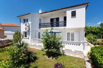 Image de Appartement de vacances avec deux salles de bains et terrasse