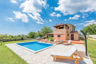Image de Superbe maison Ă Peresiji avec WiFi