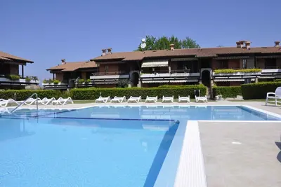 Image de Appartement de vacances avec piscine et jardin entretenu