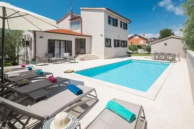 Image de Magnifique appartement de 4 chambres à.