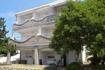 Image de Studio avec air conditionné, balcon et vue sur la mer à 150 m de la plage