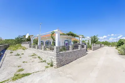 Image de Maison Mladen (44771-K1) - Grohote