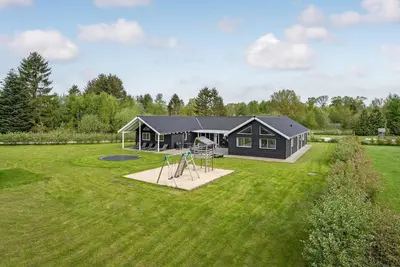 Image de Magnifique maison à Glesborg avec WiFi