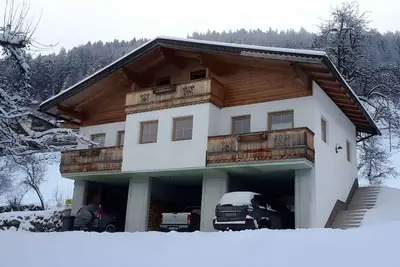 Image de Maison de vacances avec balcon et jardin