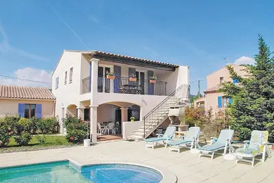 Image de Magnifique maison Ă Lauris avec WiFi