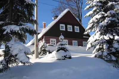 Image de Maison de vacances avec cheminée et terrasse