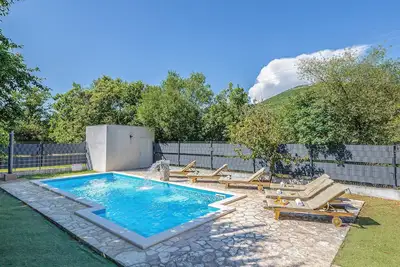 Image de Superbe maison à Prgomet avec jacuzzi
