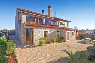 Image de Belle maison de 5 chambres à Sisan