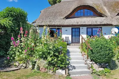 Image de Cottage avec toit de chaume et vue sur le lac - Cottage avec toit de chaume et vue sur le lac