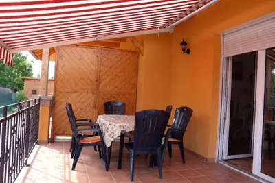 Image de Maison de vacances avec terrasse et barbecue