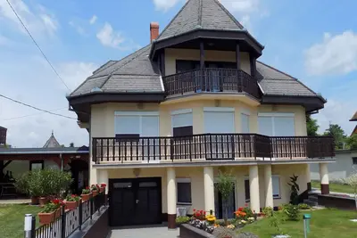 Image de Appartement de vacances avec aire de jeux pour enfants, bac à sable et pataugeoire