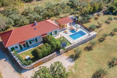 Image de Superbe maison Ă Necven avec WiFi