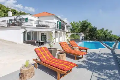 Image de Superbe maison à Brela avec jacuzzi