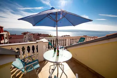 Image de Appartement de vacances avec air conditionné et vue sur la mer