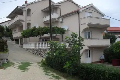 Image de Appartement de vacances avec 2 salles de bain, quartier calme
