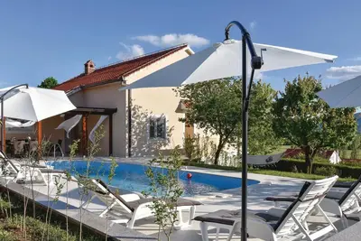 Image de Superbe maison à Bajagic avec WiFi
