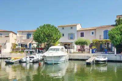 Image de Belle maison Ă Aigues-Mortes avec.