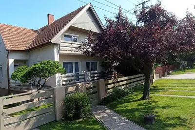 Image de Appartement de vacances adapté aux enfants avec aire de jeux et climatisation