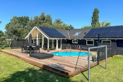 Image de Superbe maison à Rødby avec sauna