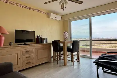 Image de Appartement avec climatisation et parking proche plage - 6 personnes