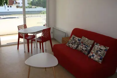 Image de Charmant T2 avec Terrasse, Piscine & Parking Privé - La Rochelle Minimes