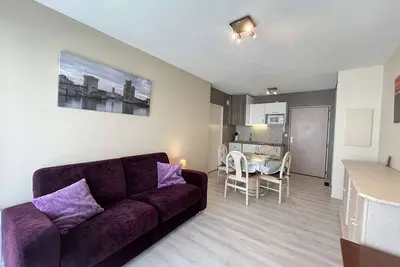 Image de Studio chaleureux avec balcon et parking, à 2 pas de la plage et du port - La Rochelle
