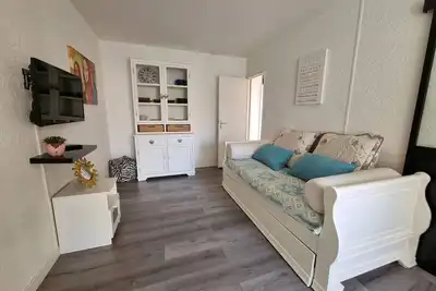 Image de Charmant T2 à 300m de la Plage avec Parking, Loggia Vitrée et Animaux Acceptés - 4 Personnes