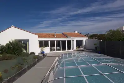 Image de Maison spacieuse avec piscine privative, terrasse et jardin près des Sables-d'Olonne