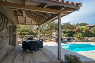 Image de Villa avec piscine \" Les chênes lièges \" à proximité plages & montagne