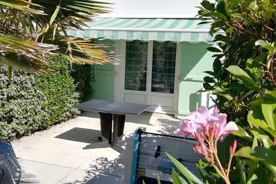 Image de Charmante maisonnette avec piscine commune proche plage