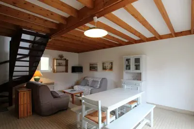 Image de Maison familiale avec terrasse, proche de la mer et équipée, idéale pour des vacances à Bréhal