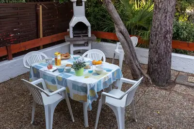 Studio duplex sous la pinède près de la plage, terrasse, au calme et proche des activités, Seignosse