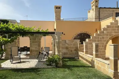 Image de Homerez - Maison à Surano - Cheminée, Jardin