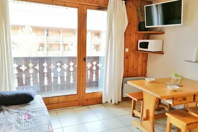 Image de Studio cosy avec balcon, au pied du télécabine et pistes, centre village à 150m, 4 couchages