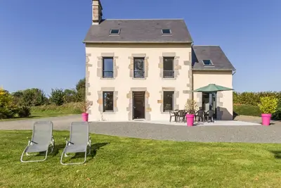 Image de Maison familiale avec étang, 4 ch, près des plages, fermette, Bbq, jardin, parking, wifi