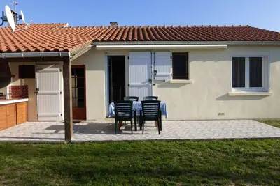 Image de Maison plain pied tout confort, proche plage, 6 couchages, terrasse, 2 chambres, parking, Wi-Fi optionnel