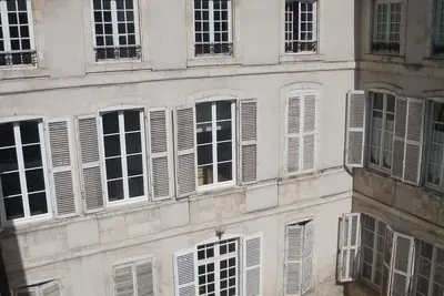 Image de Appartement Centre Ville dans HĂ´tel Particulier - Parking - Wifi