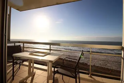 Image de Galion E5 : Studio avec grande cabine, balcon, face mer digue piétonne, 4 pers