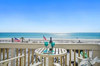 Image de Maison de ville Beachside West | Direct Beachfront | Paradis familial!