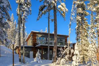 Image de Ski-In / Ski-Out. Tout juste construit, 4 chambres, 3. 5 salles de bain maison de ville moderne, 12 couchages