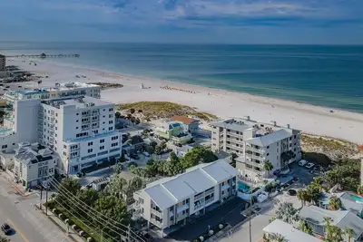 Image de Condo Gulf-Front avec piscine - Emplacement idéal!