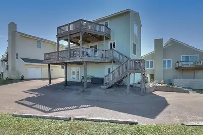 Image de Fabuleuse maison en bord de mer! Piscine communautaire et paysage luxuriant!