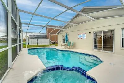 4 chambres, 2 salles de bains villa avec piscine, spa et vue sur le lac