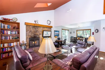 Marche pour Sunriver Village! Cadre calme, 2 suites Master, climatisation, bain �� remous