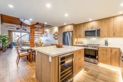 Image de Completement REMODELÉ-Bien ÉQUIPÉ-2 Br-Large Lanai-Bldg # 6-Ac Partout