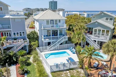 Image de L'eau abonde. Accueil sur Lafitte Cove-Boat Friendly w / Slip & piscine privée!