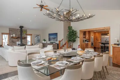 Image de Creekside Chalet: maison de montagne privée de luxe avec 6 chambres